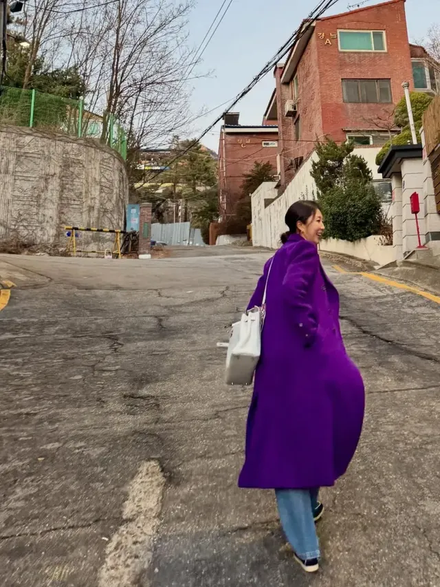 /사진=전미라, 겨울 퍼플 롱코트 활용한 데일리룩 공개