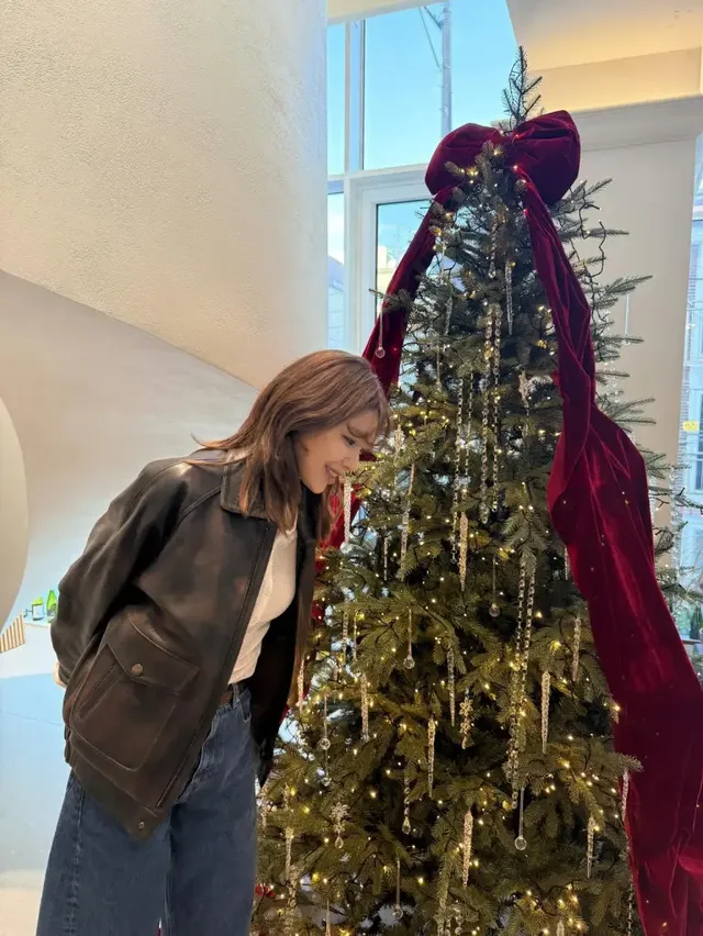 /사진=최수영, 겨울 시즌 스타일링 공개… 소재와 컬러로 깊이감 더해