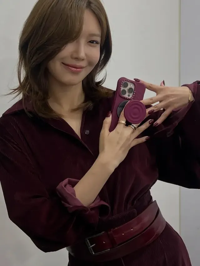 /사진=최수영, 겨울 시즌 스타일링 공개… 소재와 컬러로 깊이감 더해