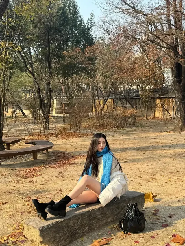 /사진=송지우, 화이트 패딩으로 연출한 미니멀 겨울 스타일