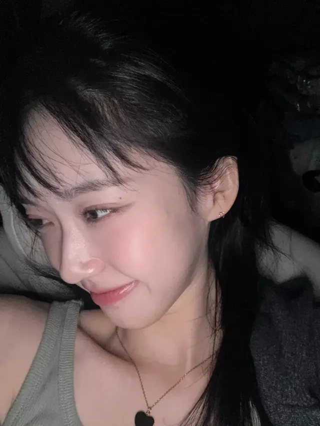 차분한 그레이 톤온톤으로 완성한 한지현의 세련된 미니멀 윈터룩이다. /사진=한지현 인스타그램