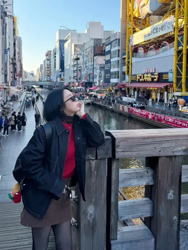 따뜻한 실내에서 케이크를 들고 겨울의 소소한 행복을 만끽하는 예원. /사진=예원 인스타그램