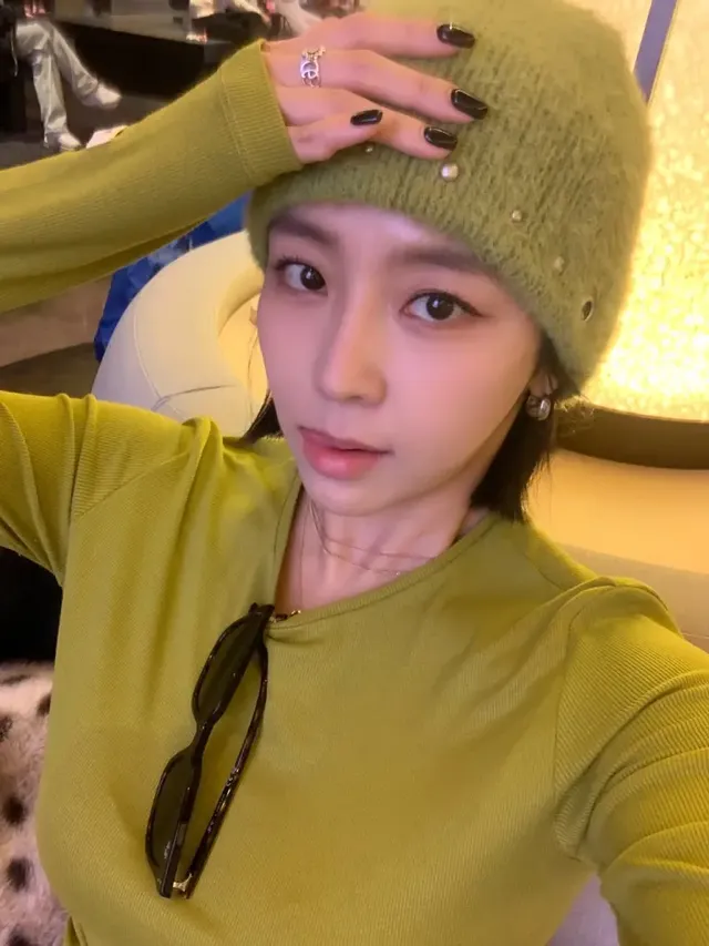 따뜻한 파카와 비니로 포근함을 더한 예원의 겨울 데일리룩. /사진=예원 인스타그램