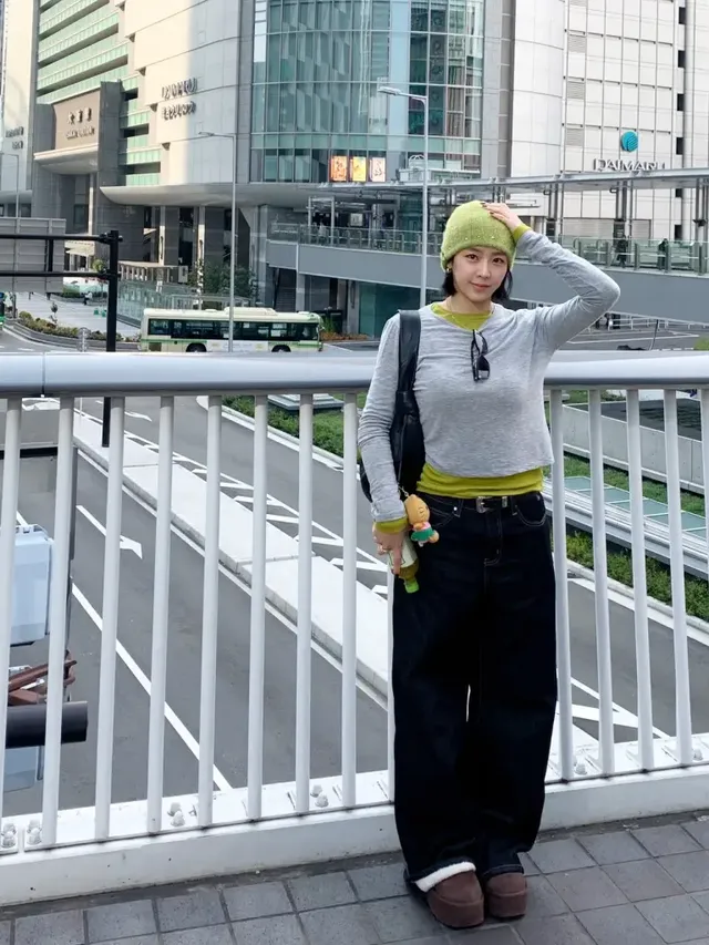 클로즈업 셀피 속 예원. 라임 이너와 그레이 롱슬리브, 그린 비니의 조합이 얼굴을 더욱 환하게 밝혀준다. /사진=예원 인스타그램