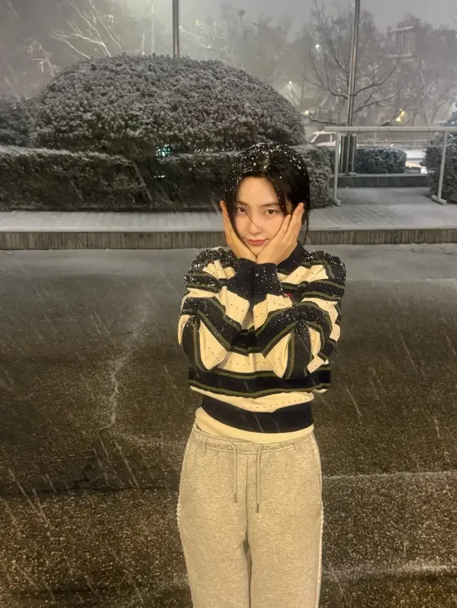 포근한 듀플 코트와 파카로 연출한 신수현의 겨울 아우터 스타일링이 실용성과 감각을 동시에 잡는다. /사진=신수현 인스타그램