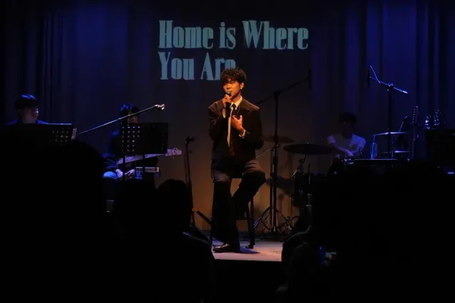 /사진=싱어송라이터 홈존이 두 번째 단독 콘서트를 성공적으로 마무리하며 음악적 스펙트럼과 독창적인 공연 연출을 제시했다. 특히 향기를 활용한 오감 체험형 무대가 관객들에게 깊은 인상을 남기며 새로운 공연 트렌드를 강조했다.