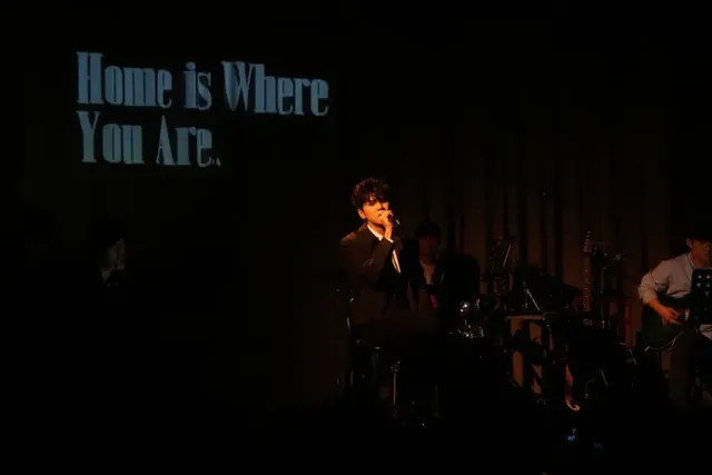 /사진=싱어송라이터 홈존이 두 번째 단독 콘서트를 성공적으로 마무리하며 음악적 스펙트럼과 독창적인 공연 연출을 제시했다. 특히 향기를 활용한 오감 체험형 무대가 관객들에게 깊은 인상을 남기며 새로운 공연 트렌드를 강조했다.