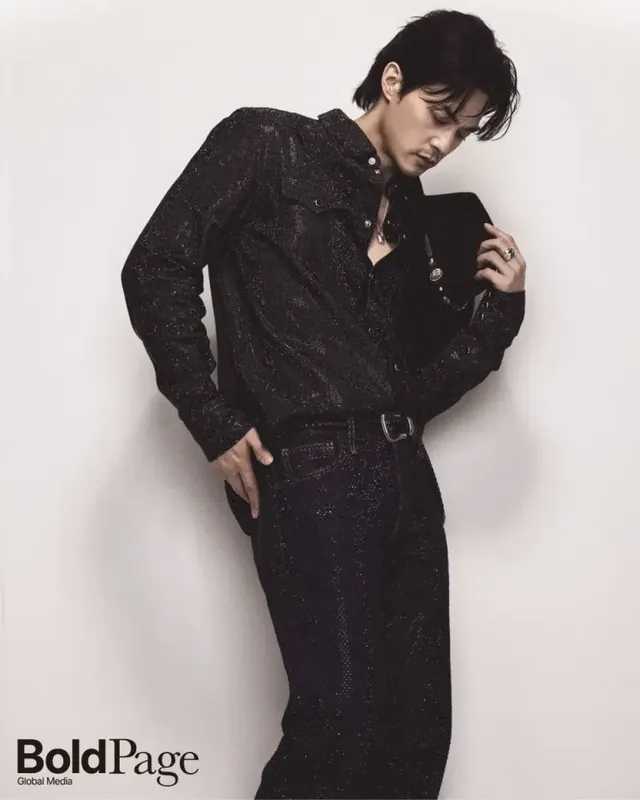 /사진=글로벌 K-컬처 미디어 〈볼드페이지(Bold Page)〉가 배우 김지훈과 함께한 글로벌 인터뷰 및 화보를 공개했다. 이번 프로젝트는 김지훈의 20여년간 축적된 연기 철학과 삶의 태도를 깊이 있게 다루며 주목받는다.