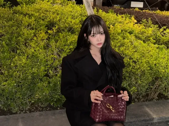 /사진=MEOVV 인스타그램