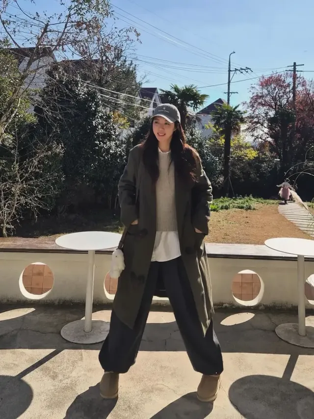 루즈한 팬츠와 볼캡 조합으로 캐주얼한 겨울 산책룩을 보여준 순간. /사진=박한별 인스타그램