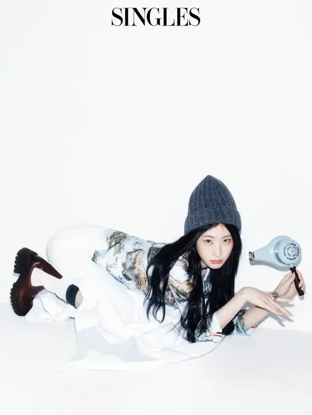 /사진=ITZY 채령, 〈싱글즈〉 1월호 화보 통해 성장 서사 공개