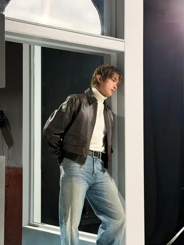 조각 같은 옆태를 자랑하는 도겸. /사진=도겸 인스타그램