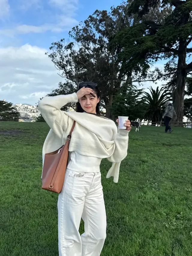 크림 화이트 톤온톤 니트 레이어링의 정석./사진=정유진 인스타그램