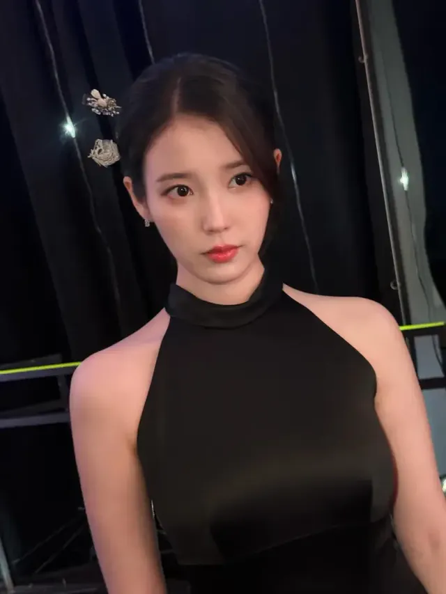 클래식 뷰티 | 맑은 피부 표현과 정교한 헤어 디테일로 완성한 아이유의 미장센 /사진=아이유 인스타그램