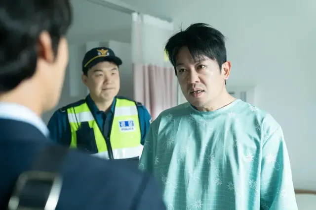 /사진=‘정보원’, 연말 극장가 한국 영화 흥행 쌍끌이