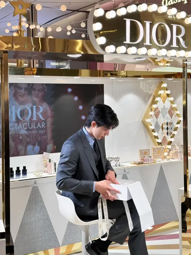 /사진=디올 홀리데이 팝업, 남주혁의 그레이 수트가 제시한 연말 스타일