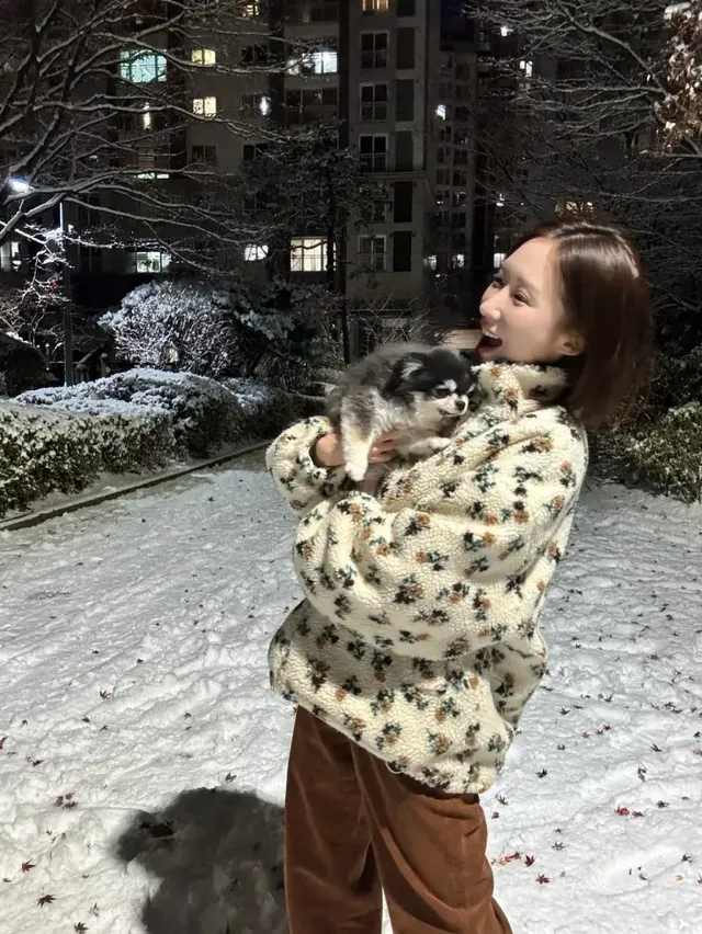 /사진=조승희 패션: 플라워 퍼 재킷으로 본 겨울 코지룩 트렌드