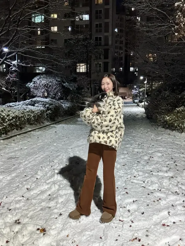 /사진=조승희 패션: 플라워 퍼 재킷으로 본 겨울 코지룩 트렌드