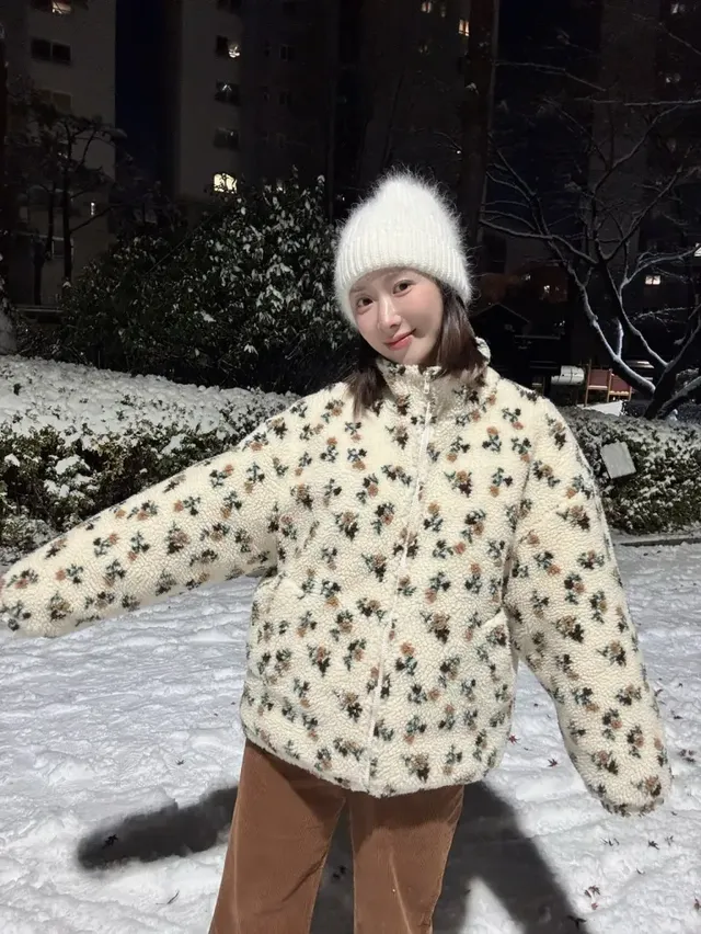 /사진=조승희 패션: 플라워 퍼 재킷으로 본 겨울 코지룩 트렌드