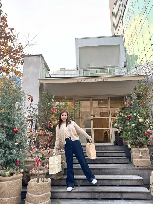 /사진=송가인, 베이지 니트 데일리룩으로 겨울 일상 선보여