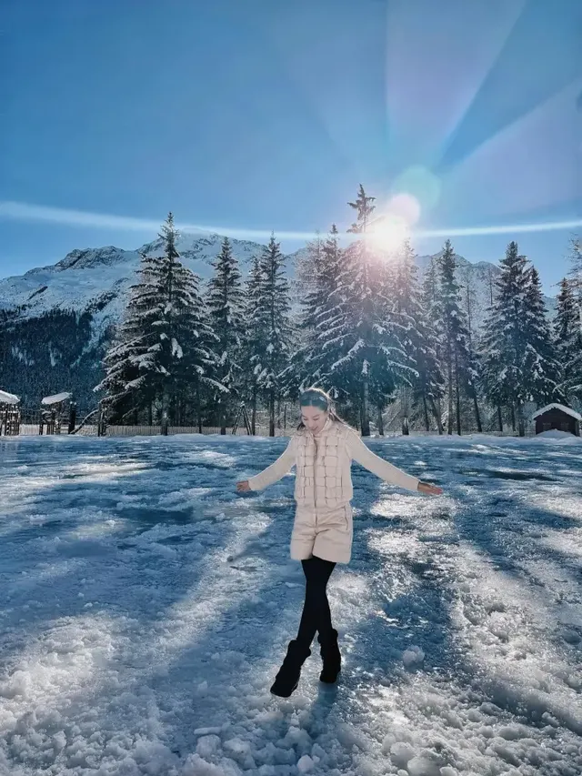 설원 위를 걷는 김희정, 기능성과 패션을 모두 잡은 완벽한 윈터 스타일링. /사진=김희정 인스타그램