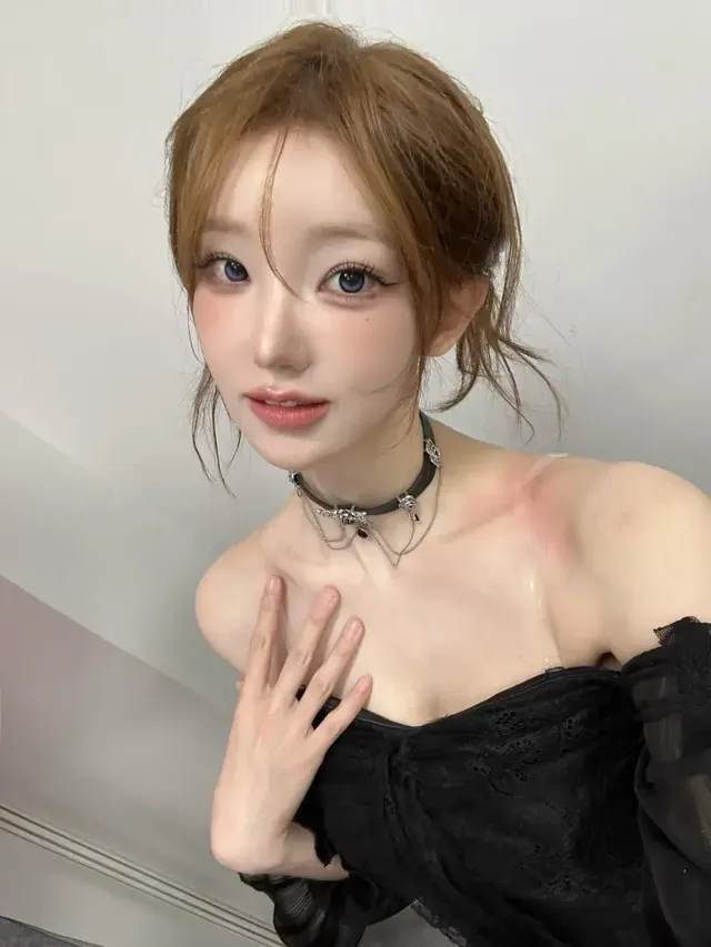 /사진=마젠타, 블랙 드레스로 담아낸 무대 전후의 서사