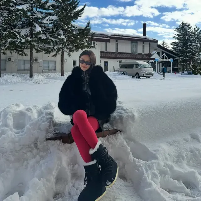 /사진=표예진, 겨울 패션 통해 컬러 포인트 스타일링 주목