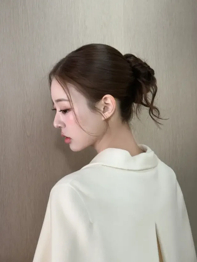 /사진=유시은, 케이프 코트로 연출한 겨울 패션