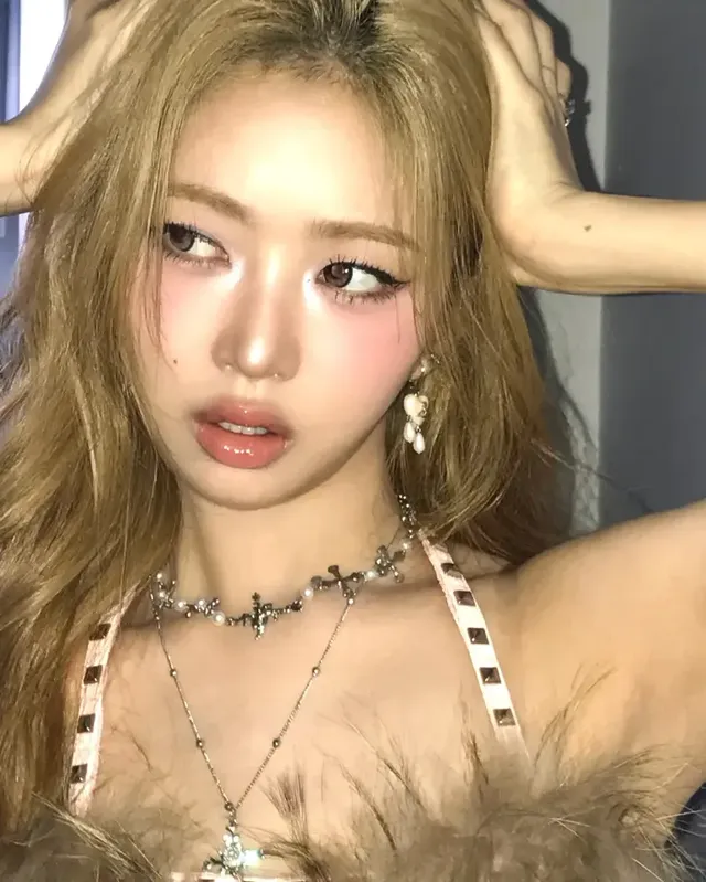 /사진=레이, 핑크 텍스처 겨울 스타일 공개