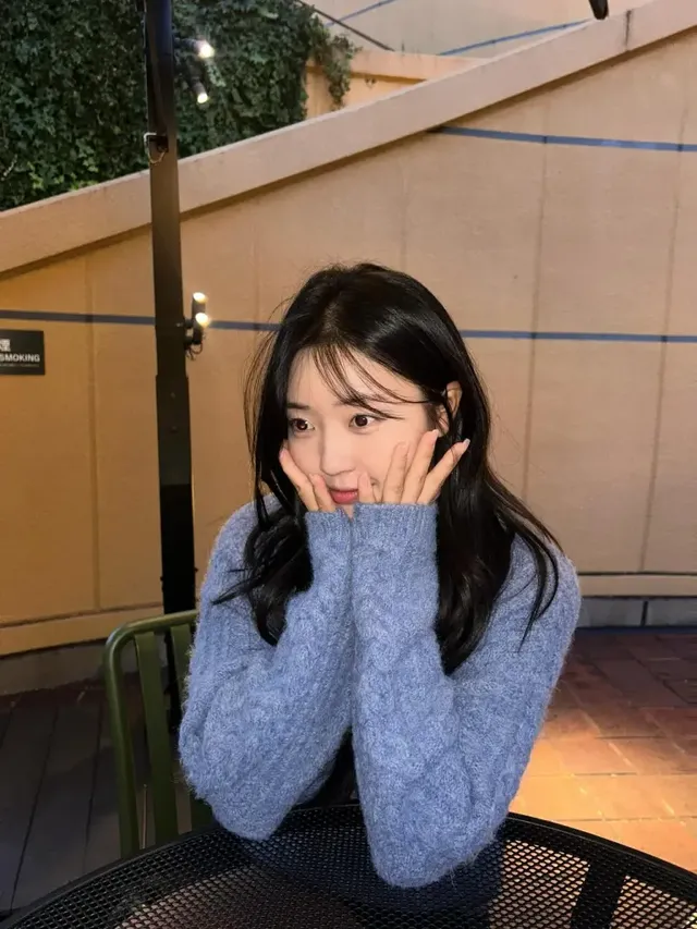 /사진=전효민, 오사카 데일리룩으로 미니멀 Y2K 감각 제시