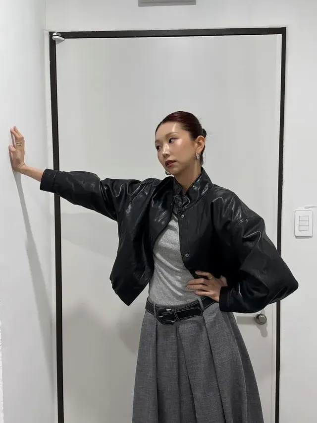 /사진=케이시, 콘서트 대기실 패션 공개... 미니멀 레더 스타일 주목