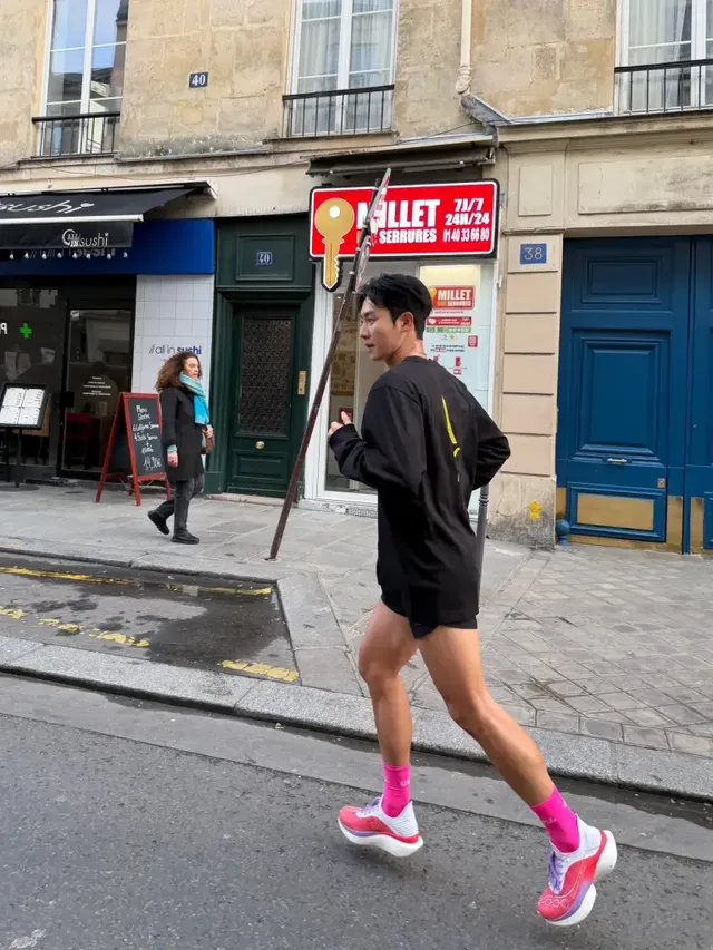 /사진=써코니, 권화운과 파리 에펠탑 10K 레이스 성공적 완주