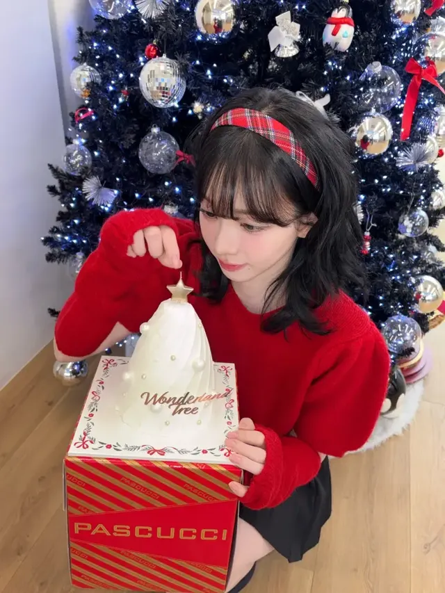 /사진=카리나, 레드 니트로 연출한 홀리데이 스타일링 공개