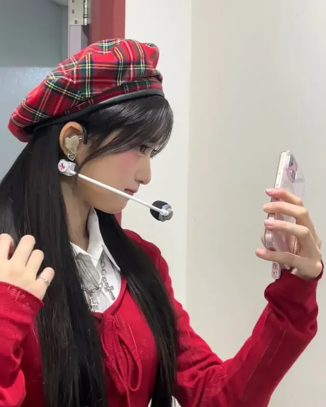 /사진=이서, 인기가요 마지막 MC 무대 레드 스타일링 선보여