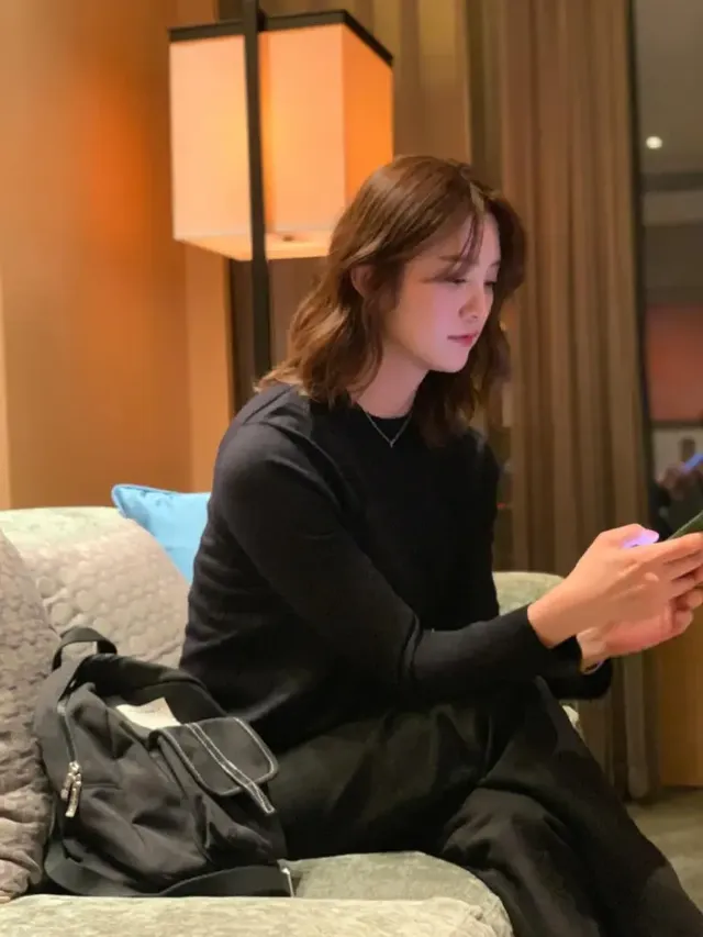 /사진=박정화, 올블랙 미니멀 룩으로 겨울 트렌드 제시