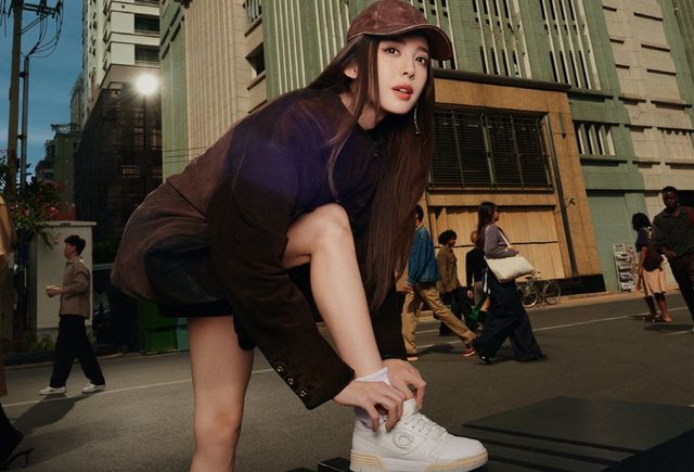 나자/사진=코치(Coach) 인스타그램