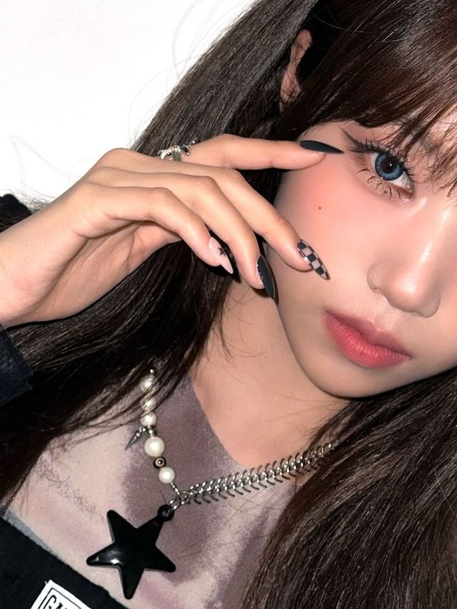 /사진=이즈나 인스타그램