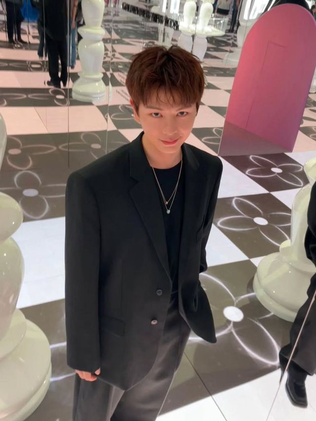 /사진=육성재 인스타그램