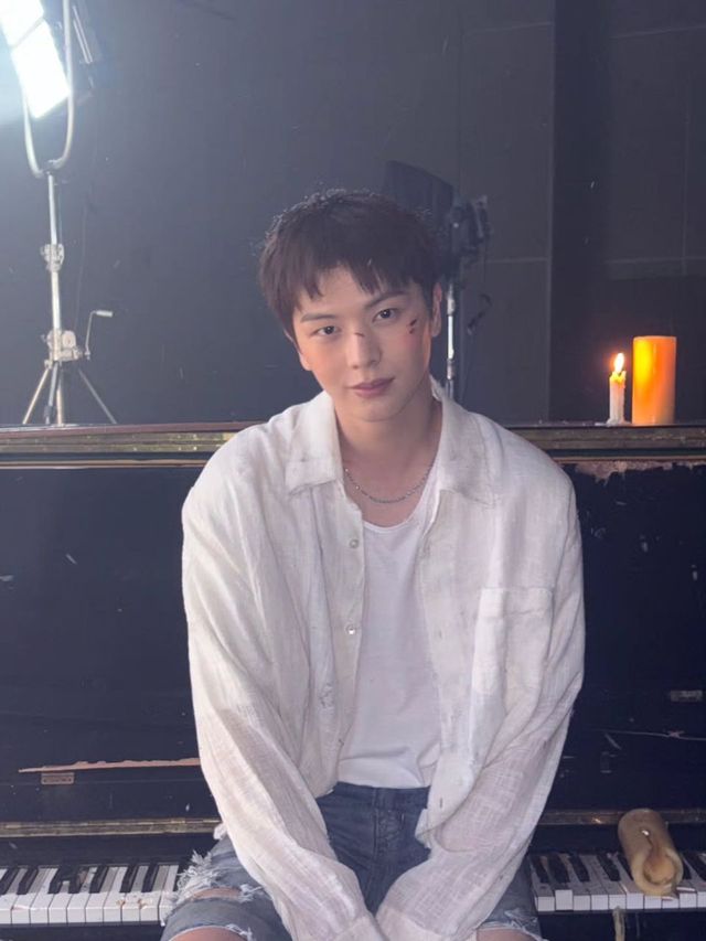 /사진=육성재 인스타그램