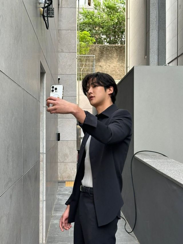 /사진=로운 인스타그램