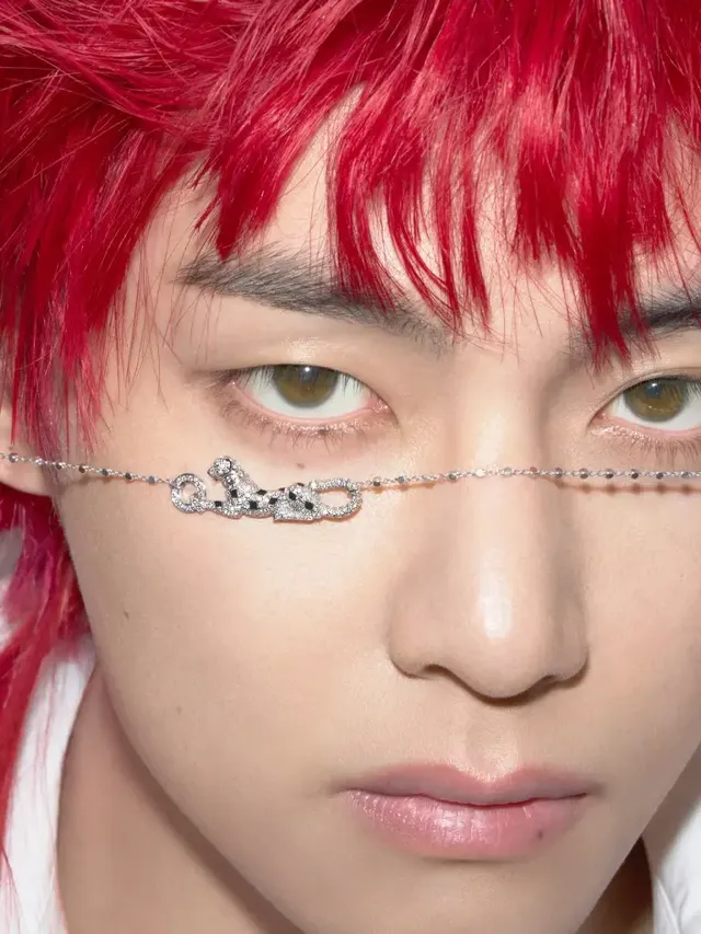 레드 펑크 카리스마 | 치타 주얼리도 소화해버리는 인간 소화제의 화려한 외출 /사진=뷔 인스타그램