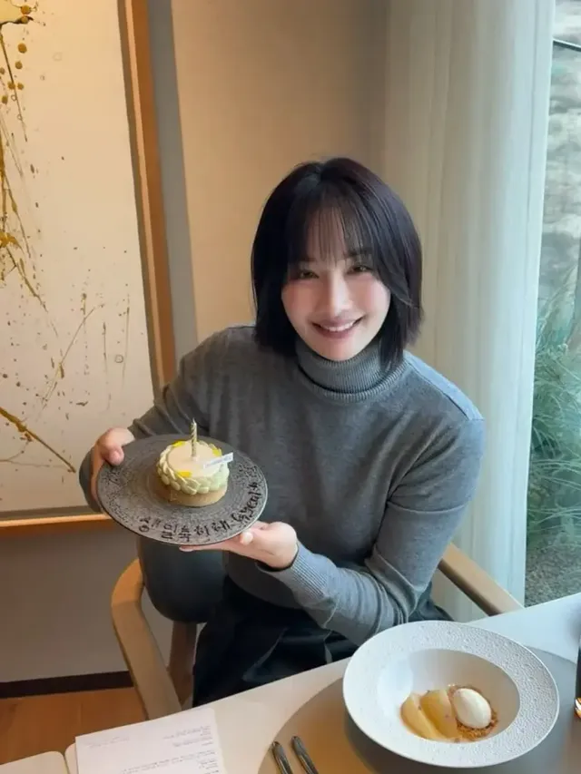 시스루 뱅 헤어 | 인형 같은 미모를 더욱 돋보이게 하는 동안 헤어 스타일링 /사진=박결 인스타그램