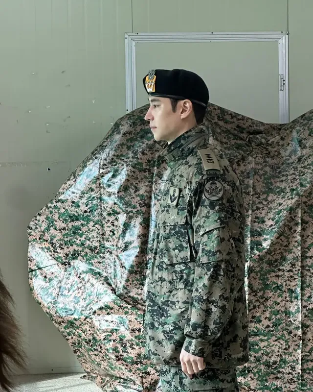 베레모 착용한 이제훈 | 0.1mm의 오차도 없는 완벽한 베레모 각 /사진=이제훈 인스타그램