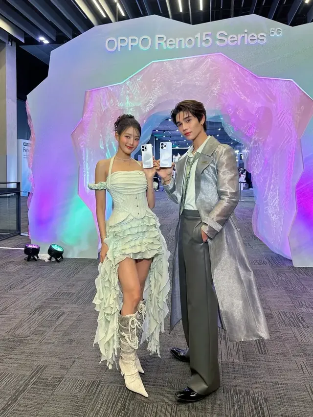 믹스매치의 정석 | 부드러운 민트 레이스와 거친 웨스턴 부츠의 짜릿한 만남 /사진=민니 인스타그램