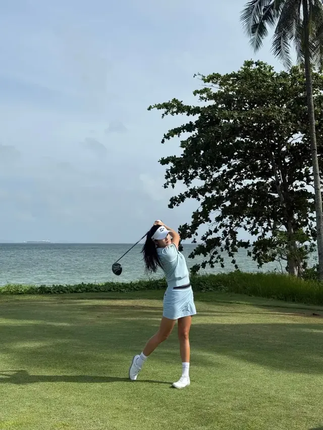 박혜준 프로 | 바다를 향해 날리는 시원한 굿샷 “풍경이 박혜준 발을 받네” | 사진=박혜준 인스타그램