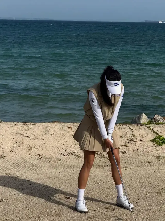 박혜준 프로 | 모래 위에서도 살아남는 패션 감각, 이것이 프로의 꾸안꾸 | 사진=박혜준 인스타그램