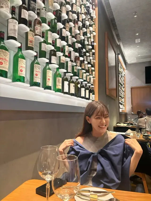 홀터넥 레이어드 | 파인 다이닝에 어울리는 우아한 무드, 셔츠 활용법의 정석 /사진=박은영 인스타그램