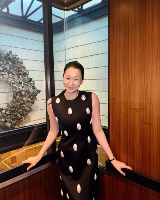 2026 퍼스트브랜드 대상 | 트로피보다 빛나는 미모로 시상식을 빛낸 장윤주 /사진=장윤주 인스타그램