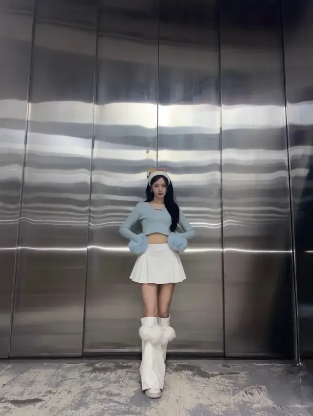 폼폼 레그 워머 | 발끝까지 신경 쓴 디테일로 완성한 윈터 룩의 정석 /사진=하이키 인스타그램