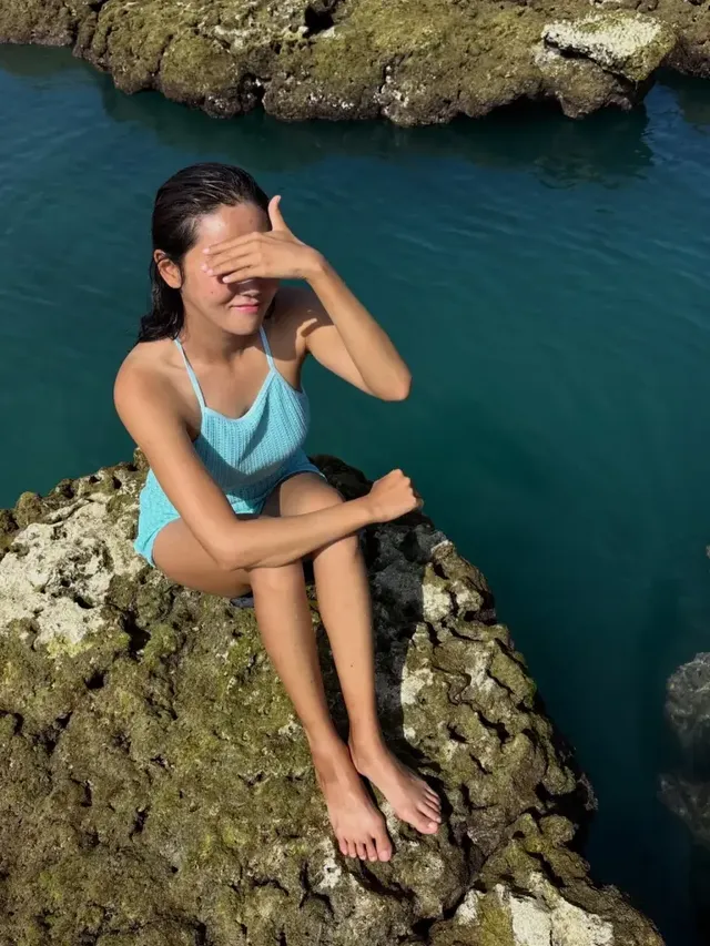 물아일체 모먼트 | 에메랄드빛 바다와 하나가 된 듯한 청량한 유영 /사진=허가윤 인스타그램